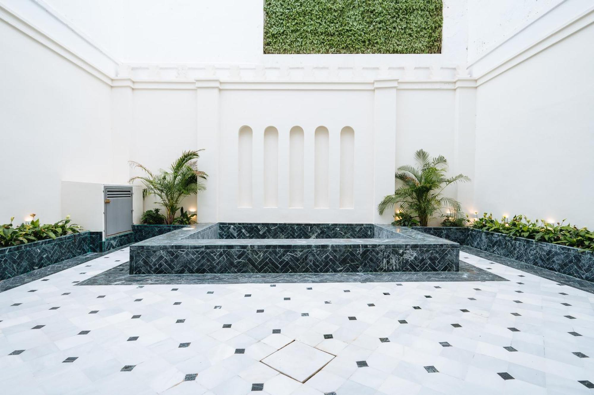 Luxurious With Andalusian Patio And Pool, Facing The Cathedral Apartment Seville