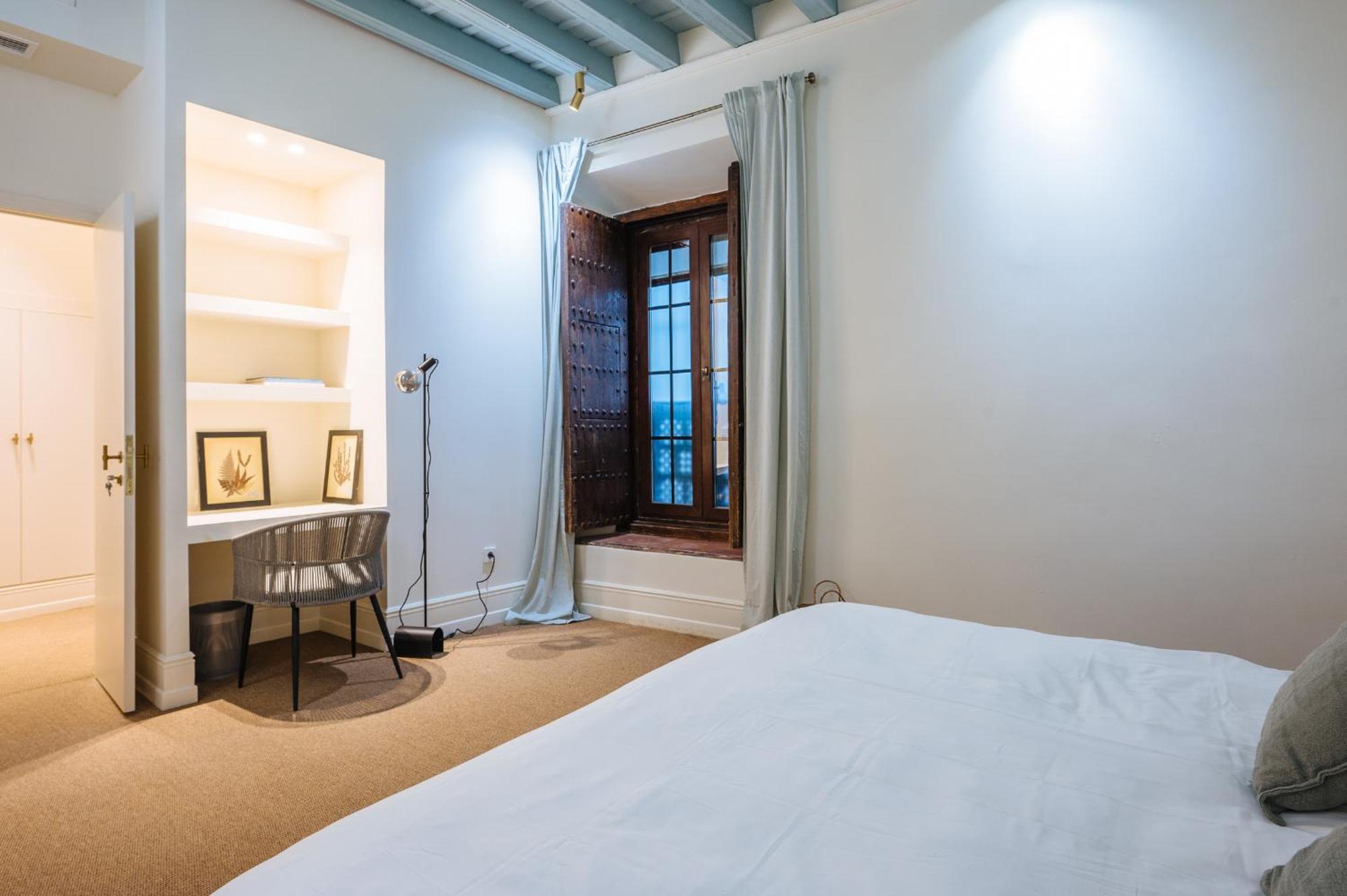 Apartment Luxurious With Andalusian Patio And Pool, Facing The Cathedral