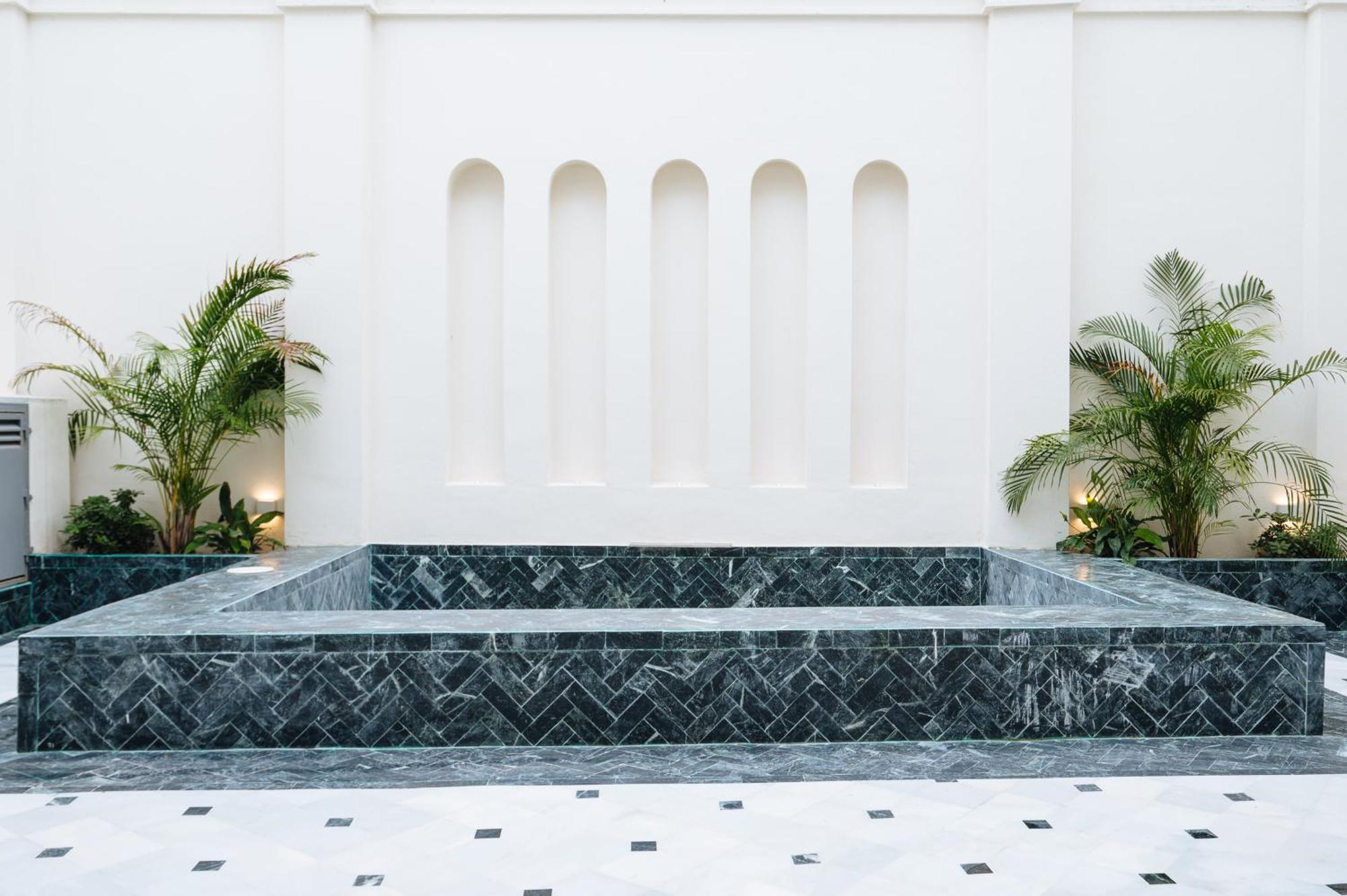Luxurious With Andalusian Patio And Pool, Facing The Cathedral Apartment *