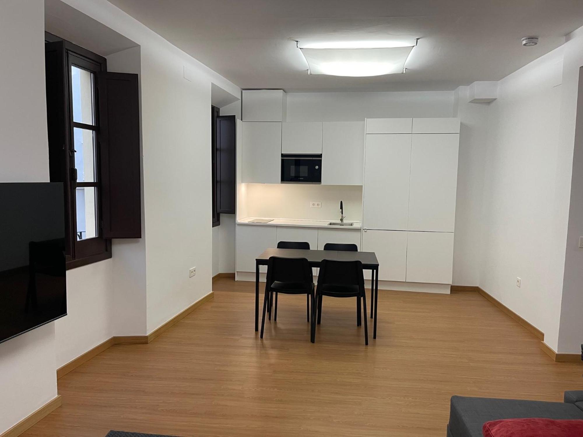 Calle Rodrigo De Triana Con Opcion De Parking Apartment *
