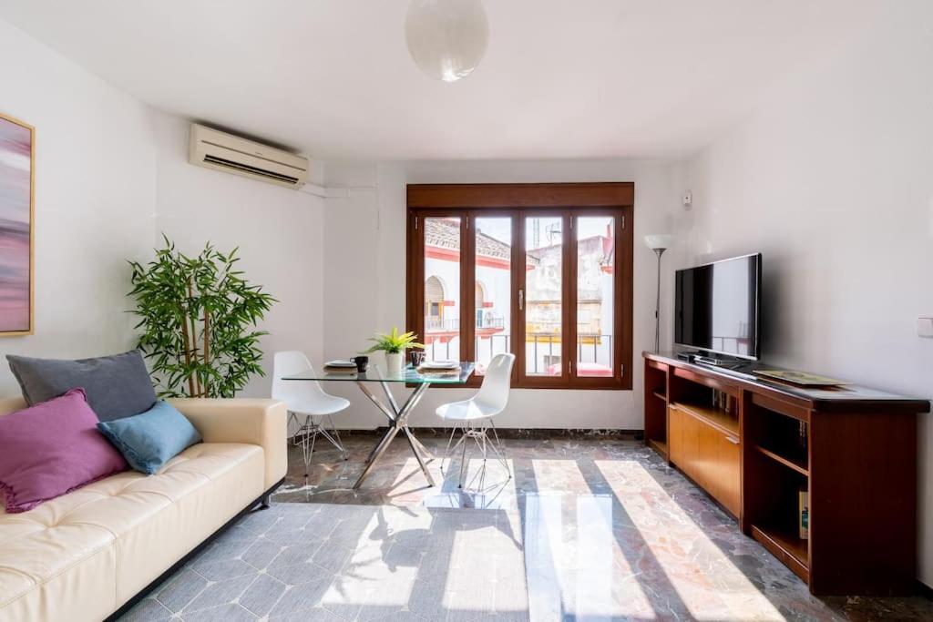 Behouse Sierpes Apartment