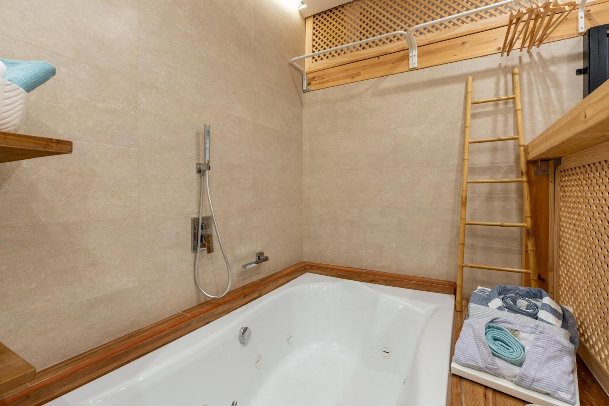 Little Palace, Jacuzzi Privado Apartment *