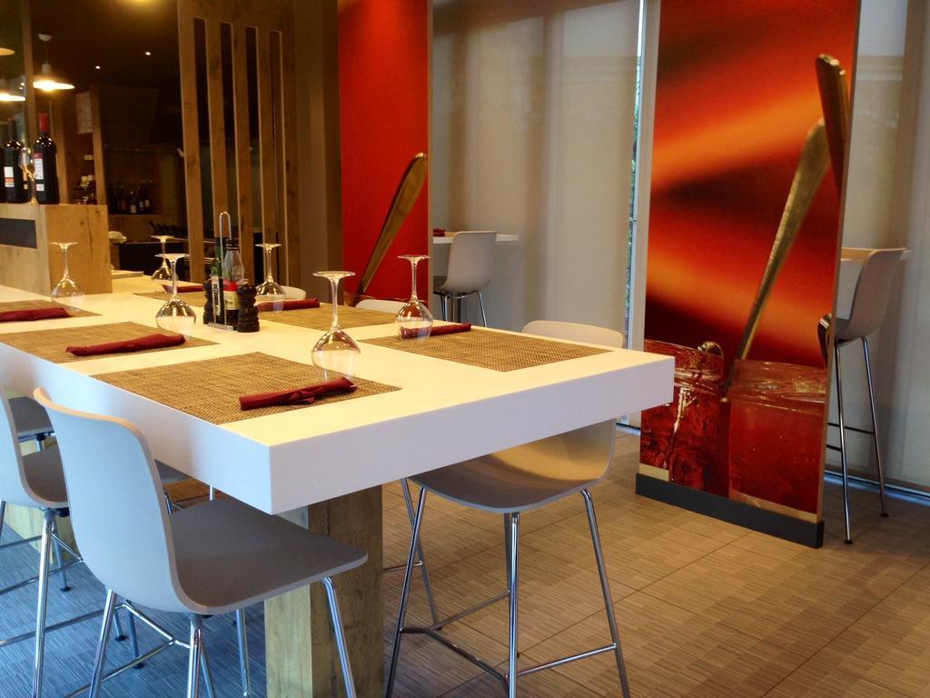 Ibis Hotel *