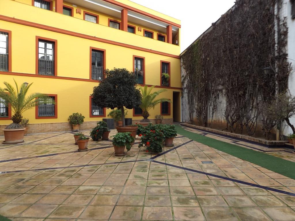 Alameda Donkey Parking Apartment Seville