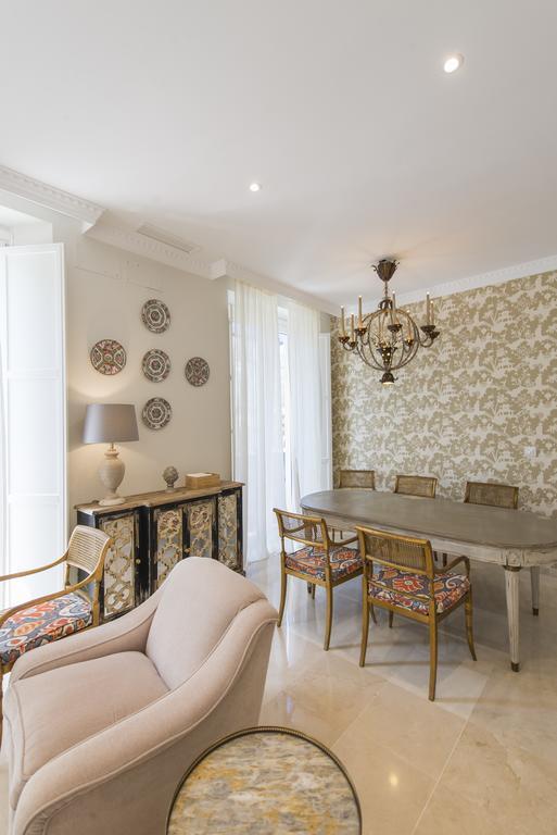 Living By Cathedral Apartment
