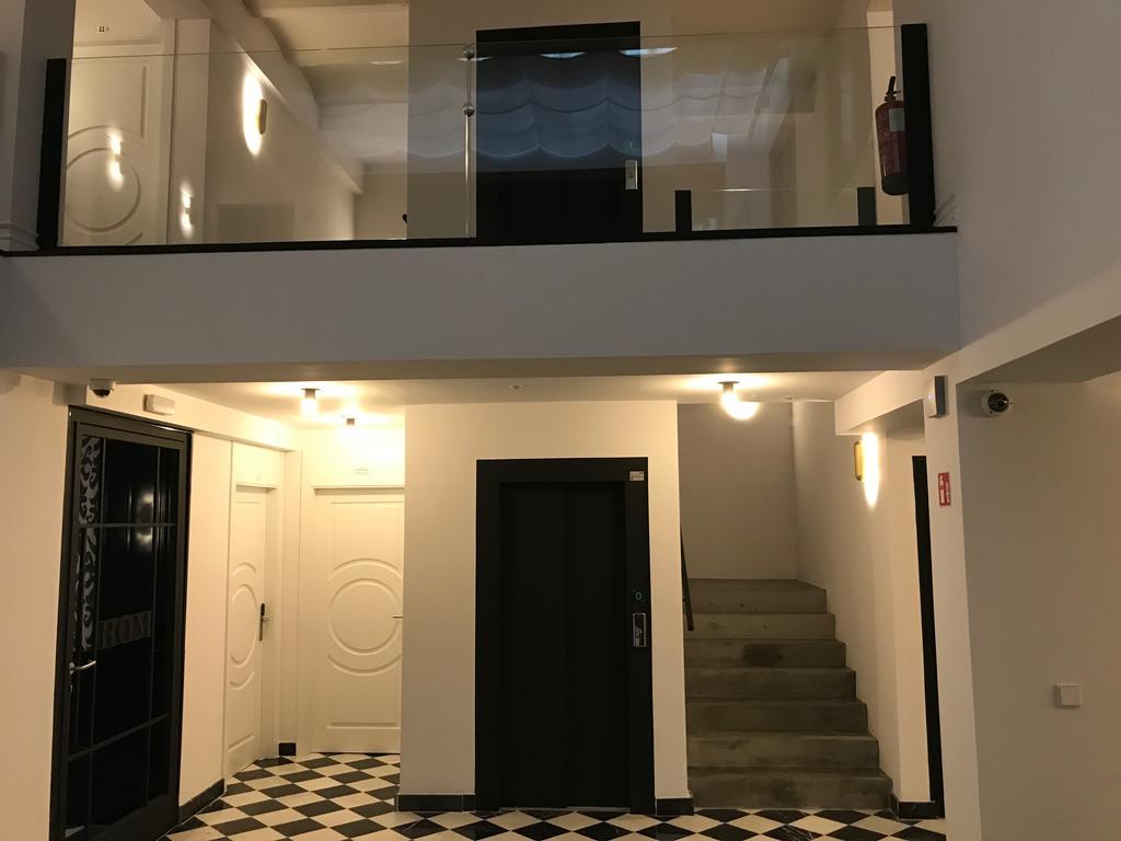 Apartment Hom *