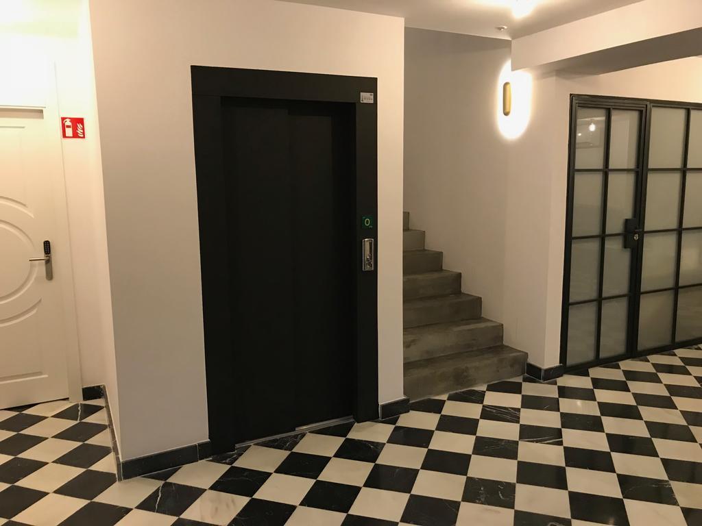 Apartment Hom *