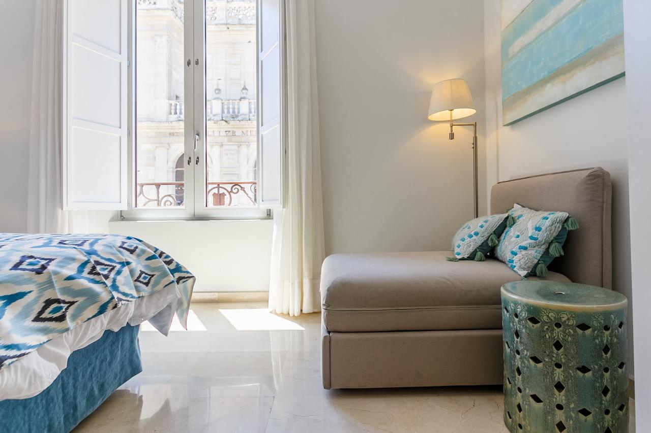 Living By Cathedral Apartment