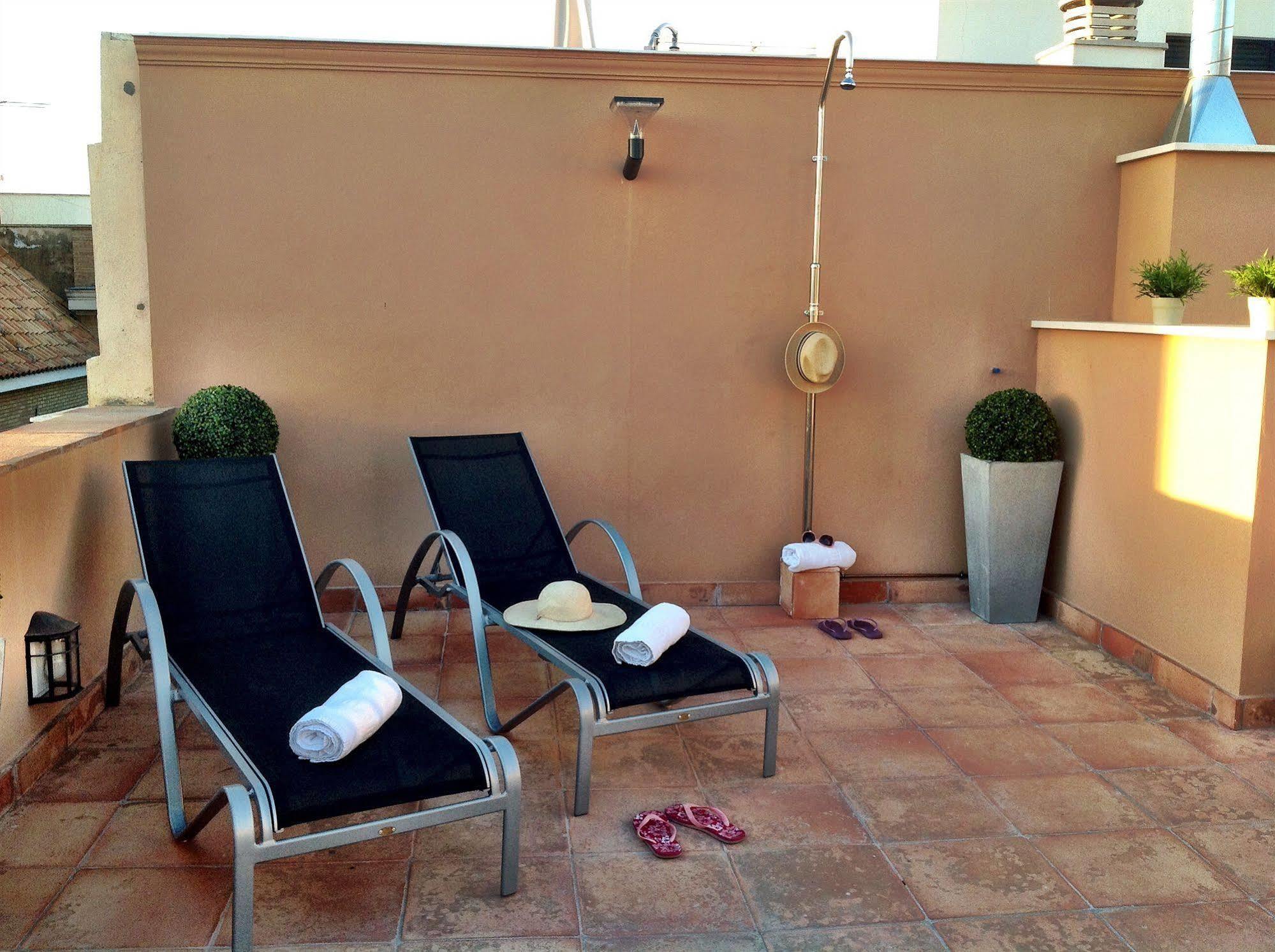 Life San Vicente Apartment Seville