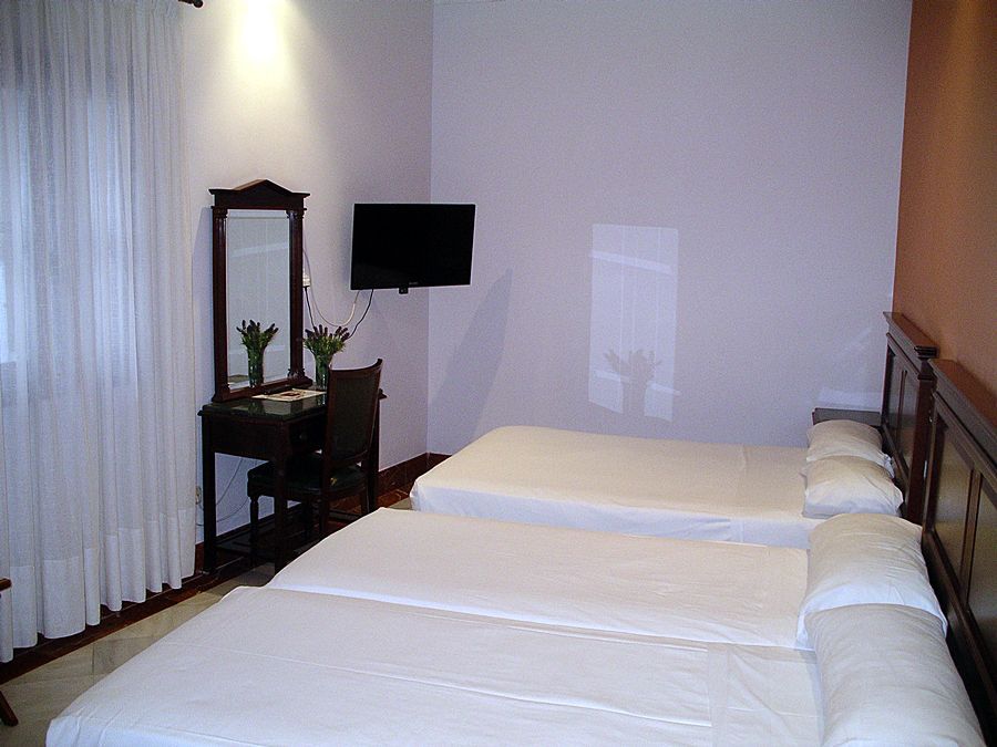 Baco Hotel 2*
