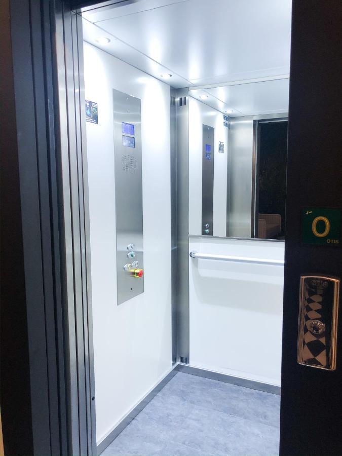 Apartment Hom *