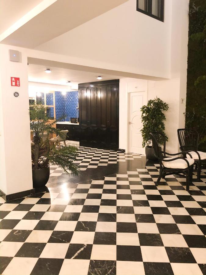 Hom Apartment *