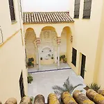 Homeyseville-Bright Apartment At Santa Cruz 4 Pax, Parking Optional