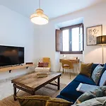 Apartment In Former Monastery With Patio In City Centre Free Parking