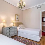 One&Lux - Stylish Apartment near Plaza de España