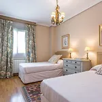 One&Lux - Stylish Apartment near Plaza de España