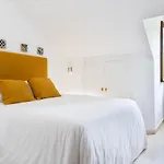 La Casa de San Fernando con vistas a los Reales Alcázares