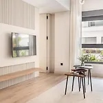 Modern With Swimming Pool- 2Bd 2Bth- Triana