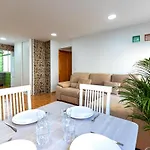 Charming 2 Bedroom Apartment At Triana Center By Oui Seville