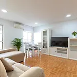 Charming 2 Bedroom Apartment At Triana Center By Oui Seville