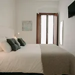 O&L Lumbreras: Bright Duplex With Private Terrace
