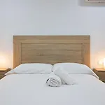 Charming 2 Bedroom Apartment At Triana Center By Oui Seville