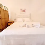 Apartamento Con Patio Sevillano