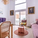 Pop Art Historia De Conde Negro Con Patio Privado