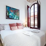 Homeyseville-Amazing Penthouse Giralda Views 8 Pax, Parking Optional