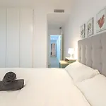Charming 2 Bedroom Apartment By Torre Del Oro By Ocityzen