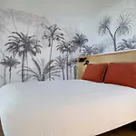 Sepulveda Suite Apartment