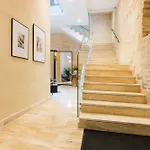 Luxury Apartment Overlooking Casa Pilatos