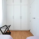 Apartamento Familiar Nuevo De Diseno En La Mejor Zona De Triana, Parking Included