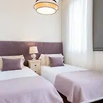 Apartamento Familiar Nuevo De Diseno En La Mejor Zona De Triana, Parking Included