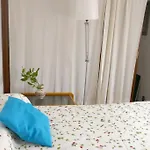 Casa Soleada En Calle Tranquila