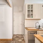 Beautiful And Bright- 1Bd 1Bth- Center