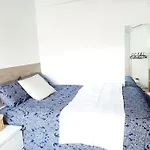 2Bdr Y 1 Salon Bonito Y Practico Apartamento En La Muralla