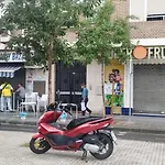 Apartamento 1 Dormitorio Y Salon Con Sofa Cama Bien Comunicado Con El Centro