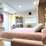 New! Cozy For Couples With Private Patio & Out Shower