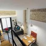 Amplio Apartamento De Diseno Precioso De Estilo Sevillano En Pleno Centro