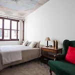 Angeles House