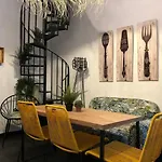 La Casa Amarilla