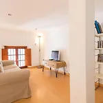 Abades Giralda Suite by Valcambre