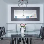Riverside Apartment In Triana