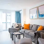 Riverside Apartment In Triana