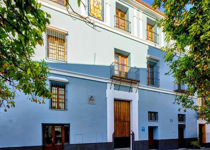 Palacio Del Siglo XVII Frente A Los Jardines De Murillo