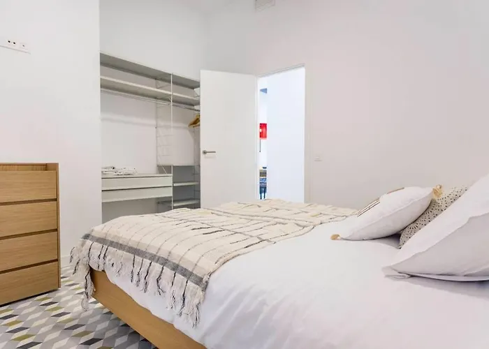 Pop Art, 2Bd Ground Central Apartment