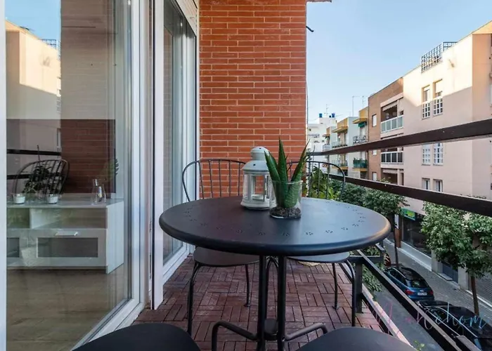 Apartamento 2 en Estadio del Sevilla, 3 habitaciones y metro