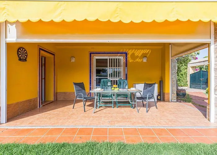 Beautiful Home In Sevilla With 3 Bedrooms, Wifi And Swimming Pool