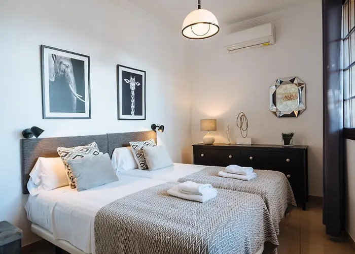 Homeyseville-Amazing Penthouse Giralda Views 8 Pax, Parking Optional